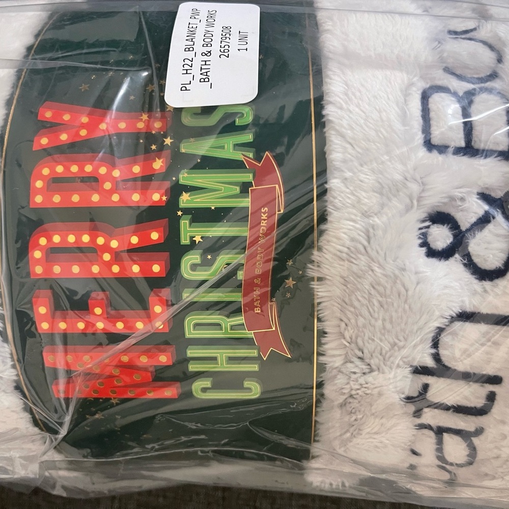 Bath & Body Works Soft & Cozy 2023 Faux Fur Throw Blanket 50"x60" 2022 Christmas - Picture 3 of 5